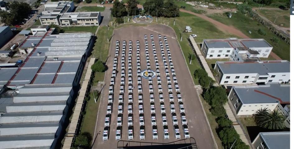 Ministerio del Interior hace entrega de más de 100 camionetas 
