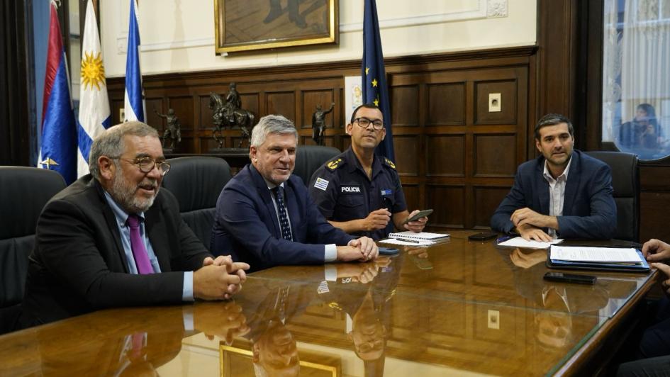 Ministro del interior y presidentes de Peñarol y Nacional