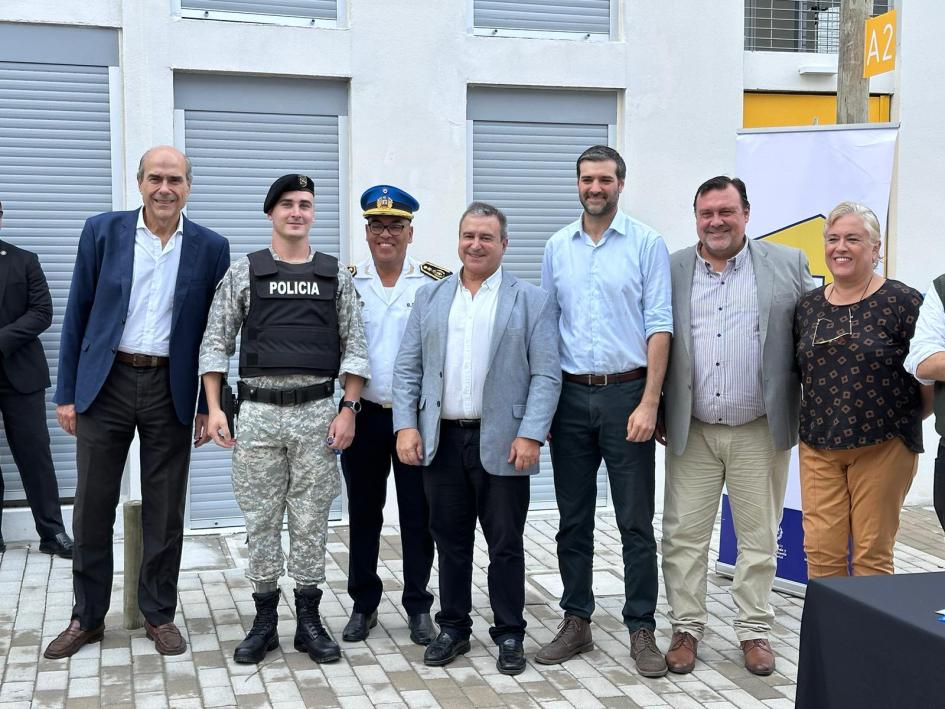 autoridades y policías