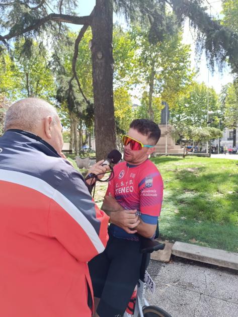 El funcionario de la policía de Canelones, entrevistado por medios de prensa El funcionario de la policía de Canelones, entrevistado por medios de prensa