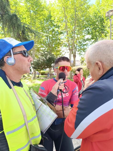 El funcionario de la policía de Canelones, entrevistado por medios de prensa El funcionario de la policía de Canelones, entrevistado por medios de prensa