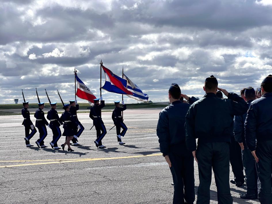 Cadetes desfilando