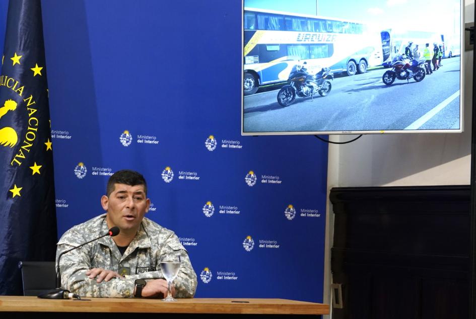 autoridaes policiales en conferencia 