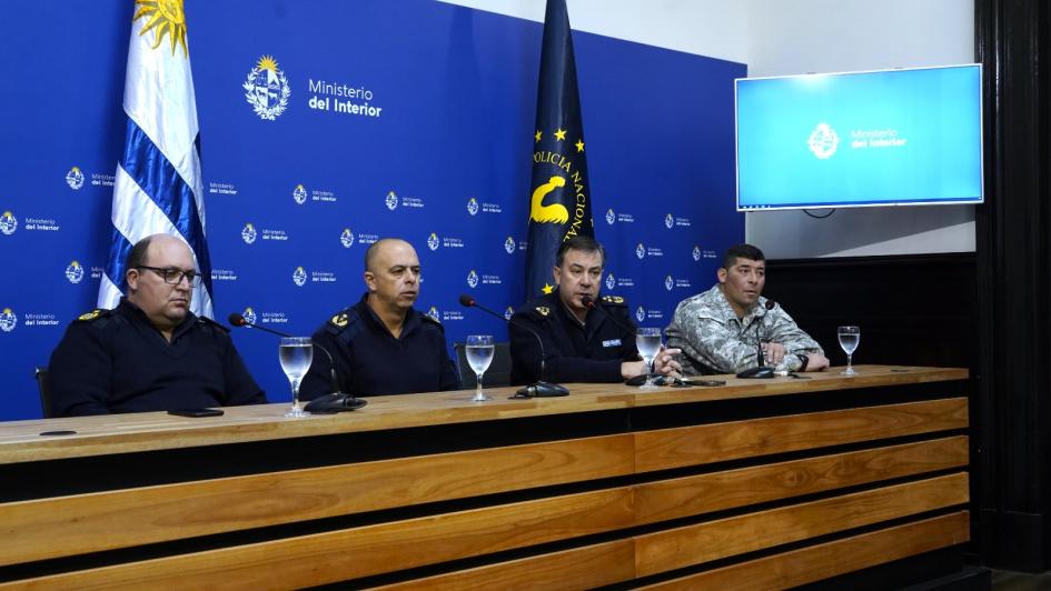 autoridaes policiales en conferencia 