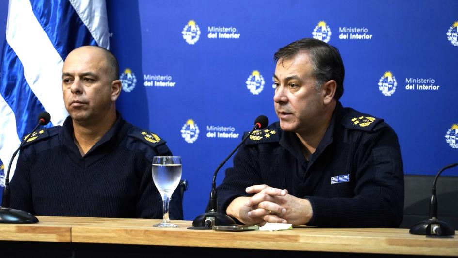 autoridaes policiales en conferencia 