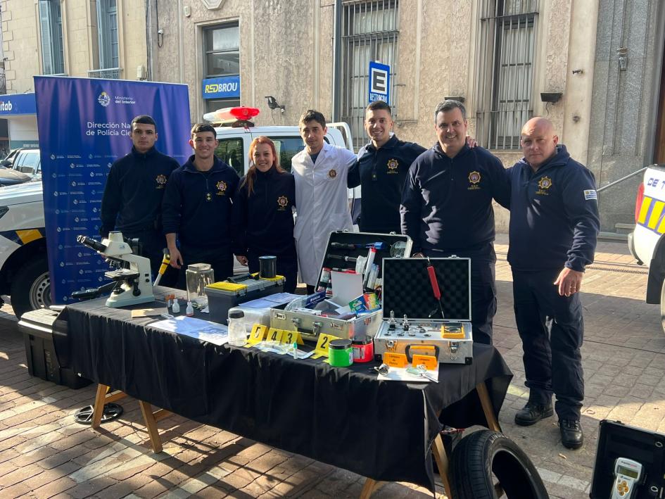 Policía Científica se sumó a Mayo Amarillo, brindando actividades en varios departamentos