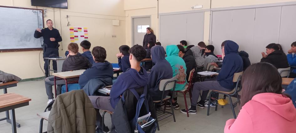 Taller uso responsable del ciberespacio y prevención de delitos. """"