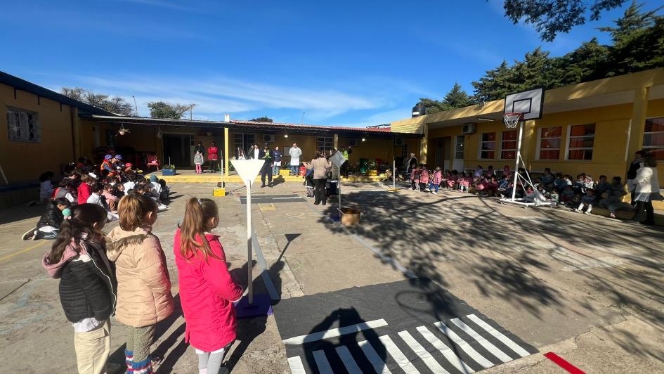 Jornada de Escuelita de Tránsito en Escuela 18 "Juan Zorrilla de San Martín". Taller se seguridad vial