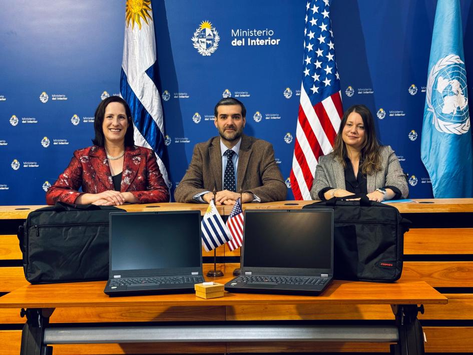 Ministro Martinelli, embajadora de USA H. Fulton y M. Kiefe, jefa de UNODC Uruguay. Ministro Martinelli, embajadora de USA H. Fulton y M. Kiefe, jefa de UNODC Uruguay.