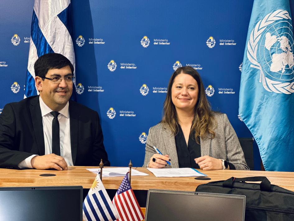 Firma de recepción de donación de equipamiento y programas. Firma de recepción de donación de equipamiento y programas.