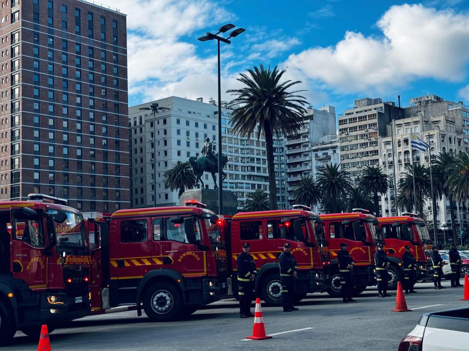 Entrega de autobombas a la Dirección Nacional de Bomberos Entrega de autobombas a la Dirección Nacional de Bomberos