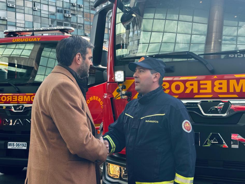 Entrega de autobombas a la Dirección Nacional de Bomberos Entrega de autobombas a la Dirección Nacional de Bomberos