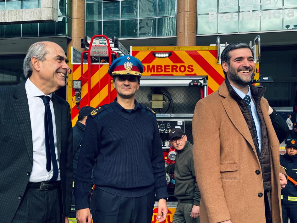 Entrega de autobombas a la Dirección Nacional de Bomberos Entrega de autobombas a la Dirección Nacional de Bomberos