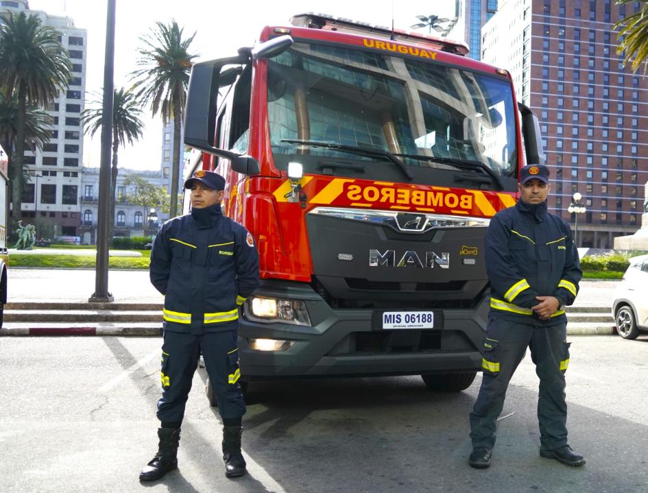 Entrega de autobombas a la Dirección Nacional de Bomberos Entrega de autobombas a la Dirección Nacional de Bomberos