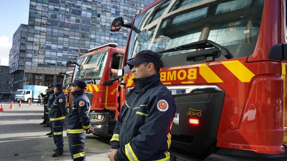 Entrega de autobombas a la Dirección Nacional de Bomberos Entrega de autobombas a la Dirección Nacional de Bomberos