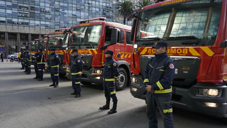 Entrega de autobombas a la Dirección Nacional de Bomberos Entrega de autobombas a la Dirección Nacional de Bomberos
