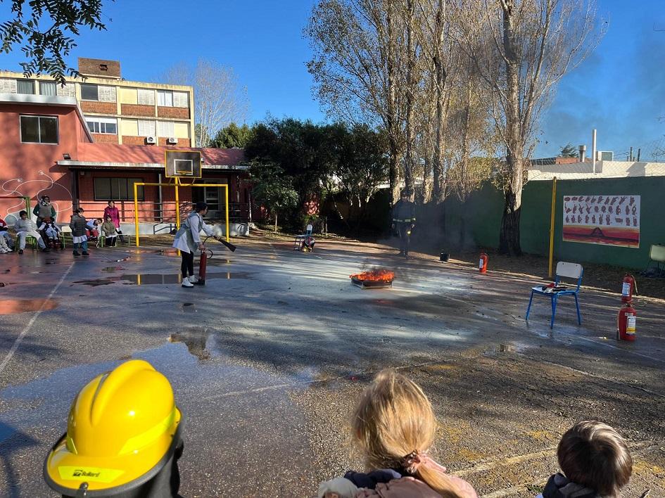 Escuela Especial N°79 "Rosalía de Castro” participaron de una jornada de capacitación de prevención Escuela Especial N°79 "Rosalía de Castro” participaron de una jornada de capacitación de prevención