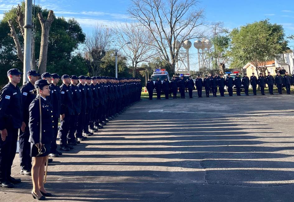 Ceremonia de egreso de 55 nuevos agentes de la Escuela Policial de Colonia