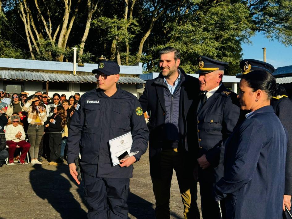 Ceremonia de egreso de 55 nuevos agentes de la Escuela Policial de Colonia
