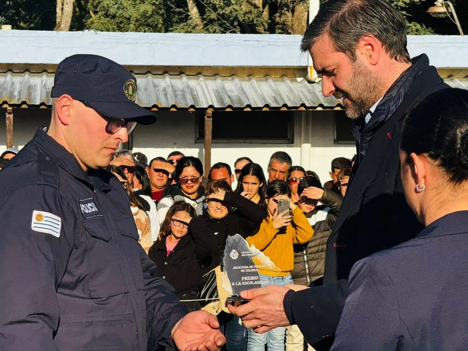 Ceremonia de egreso de 55 nuevos agentes de la Escuela Policial de Colonia