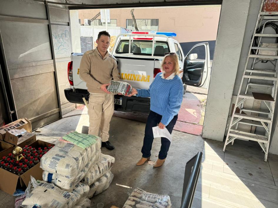 Policía Caminera realiza donación de mercadería incautada al INAU en Tacuarembó