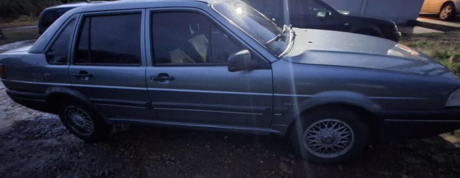 Auto gris incautado. Auto gris incautado.
