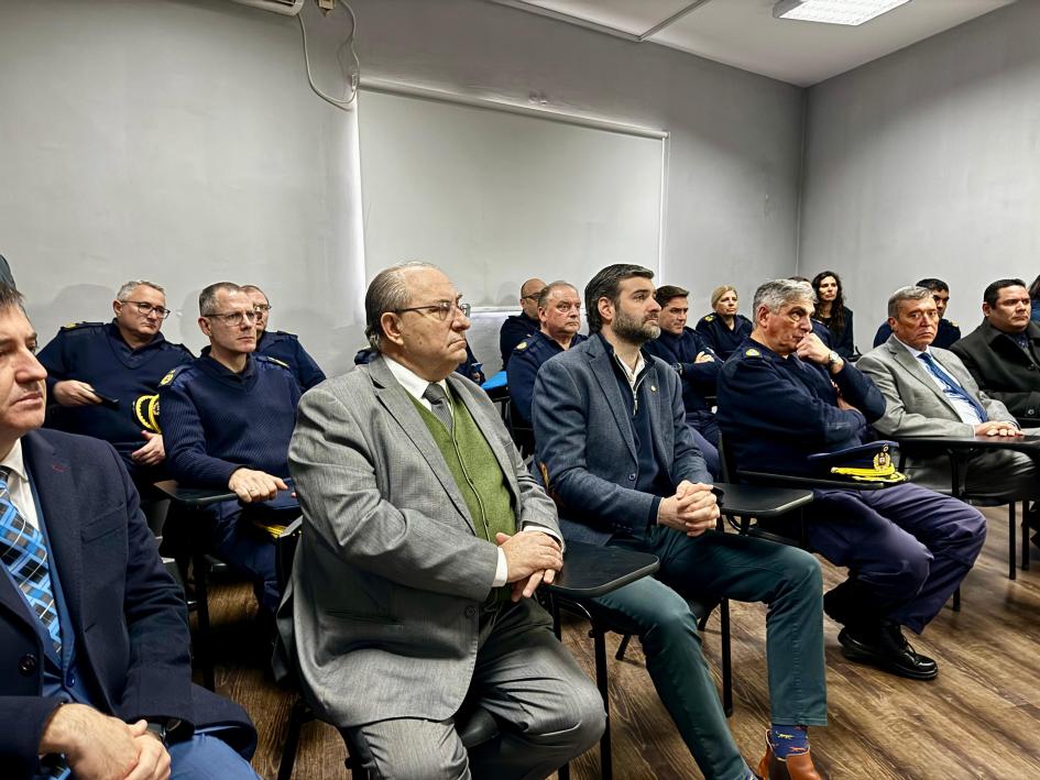 Simulador de manejo de automóviles policiales para la Escuela de Seguridad Vial y Conducción de la P