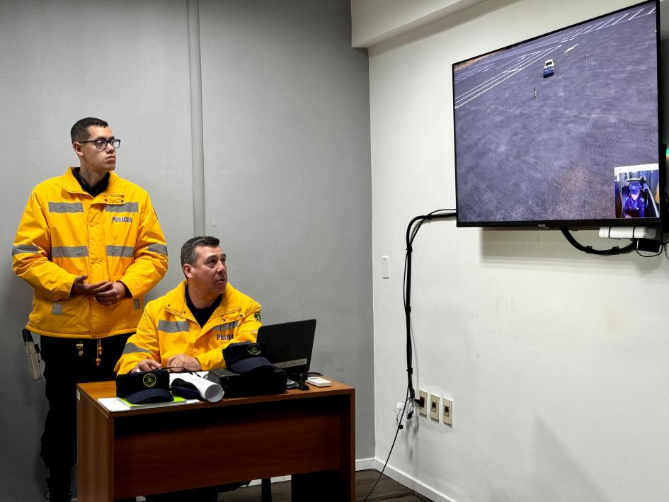 Simulador de manejo de automóviles policiales para la Escuela de Seguridad Vial y Conducción de la P Simulador de manejo de automóviles policiales para la Escuela de Seguridad Vial y Conducción de la P