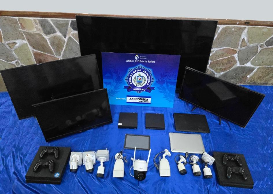 OBJETOS INCAUTADOS EN EL PRESENTE OPERATIVO OBJETOS ELECTRÓNICOS INCAUTADOS EN EL PRESENTE OPERATIVO