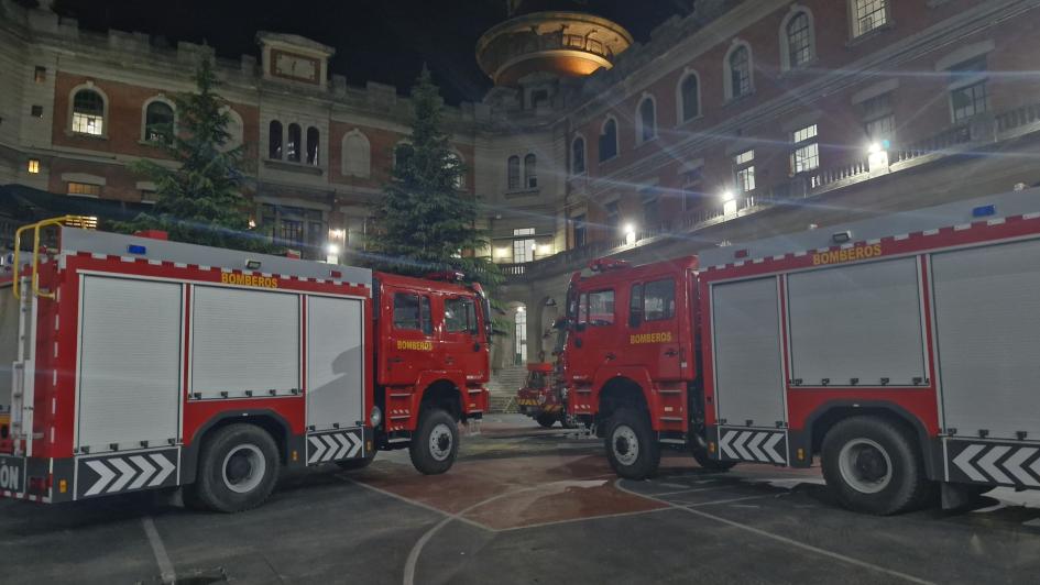Camiones entregados a bomberos