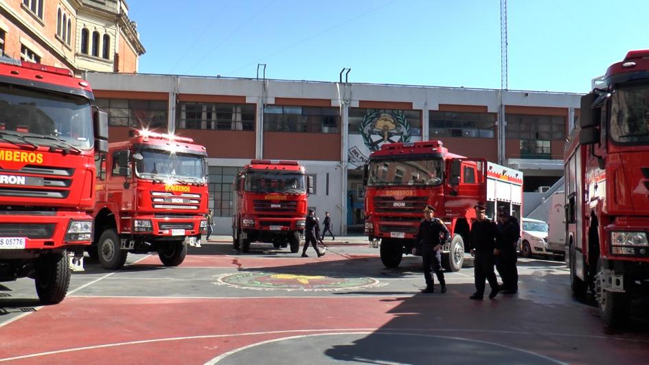 Camiones entregados a bomberos