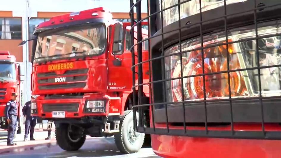 Camiones entregados a bomberos