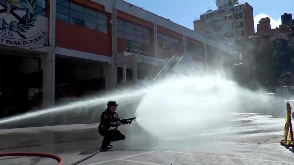 Camiones entregados a bomberos