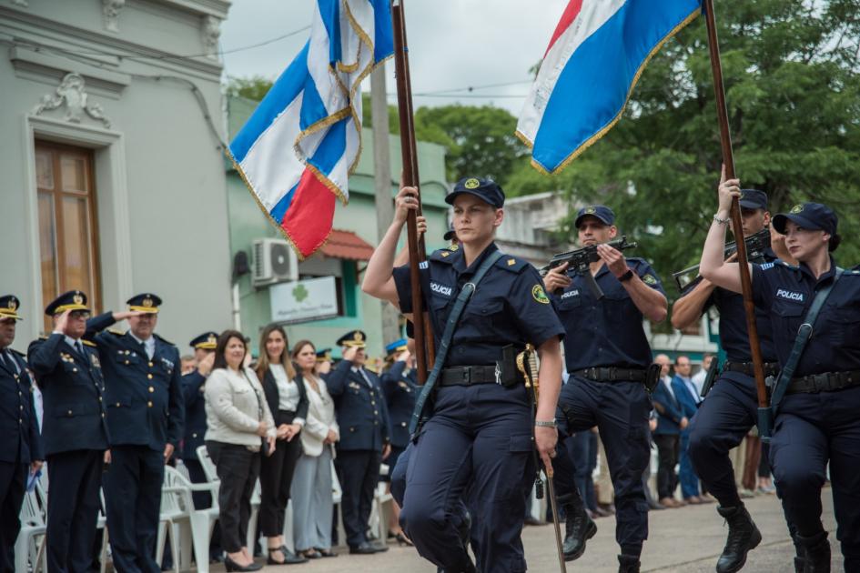 desfila bandera bandera