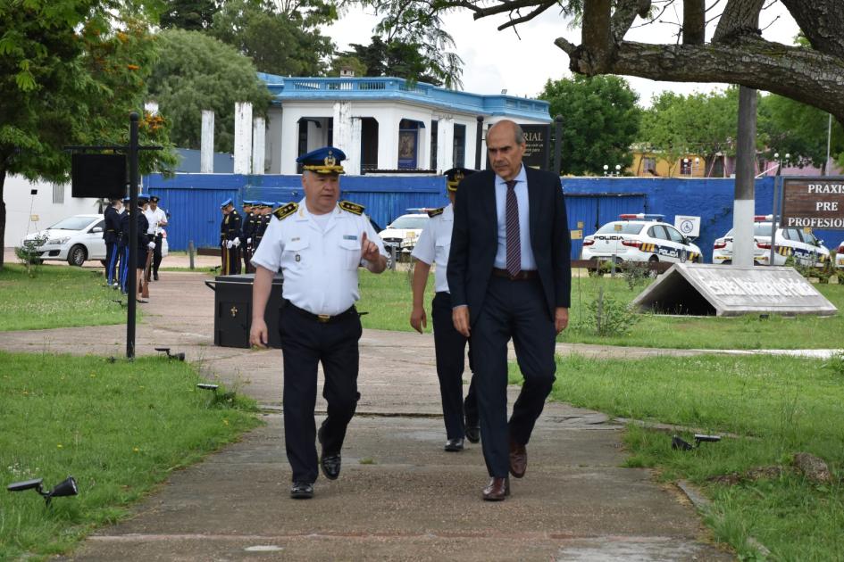 Subsecretario del Ministerio del Interior llegando al curso. Subsecretario del Ministerio del Interior llegando al curso.