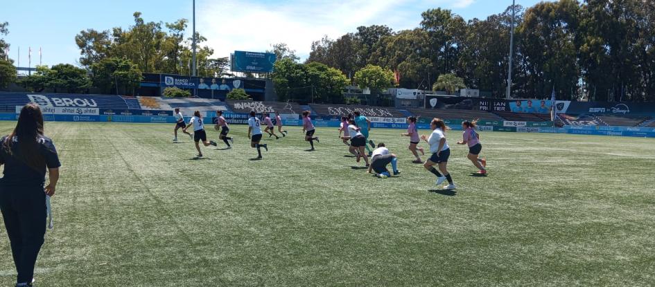 Jugadoras en la cancha Unidad 5 inr vs. Las Teras
