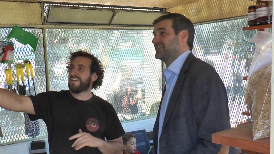 Ministro del Interior junto con emprendedor de Tierra Linda Ministro del Interior junto con emprendedor de Tierra Linda