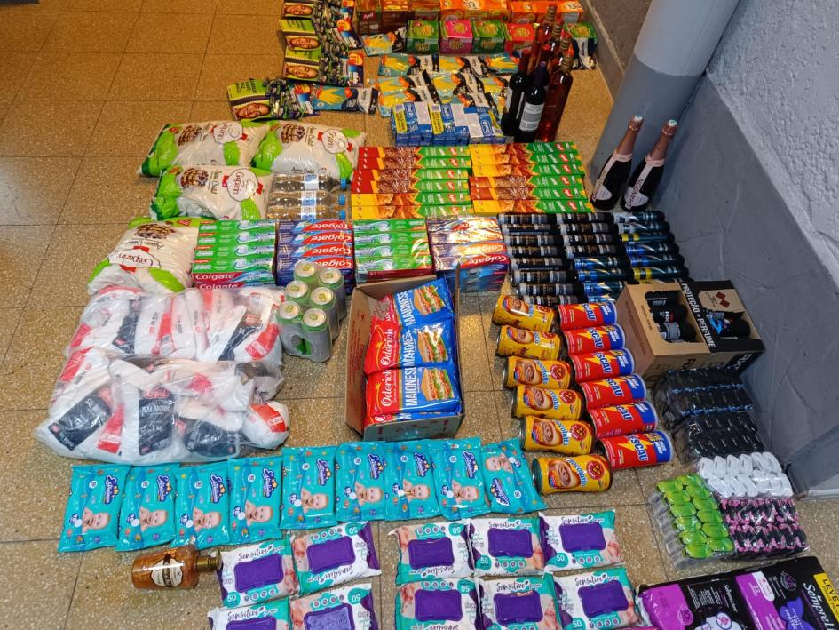 Mercadería incautada en vehículo Mercadería incautada en vehículo