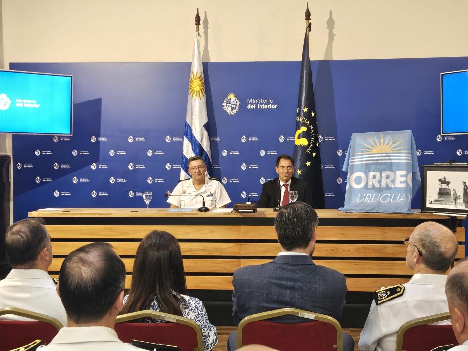 Director de la Policía Nacional y Presidente del Correo Uruguayo Director de la Policía Nacional y Presidente del Correo Uruguayo