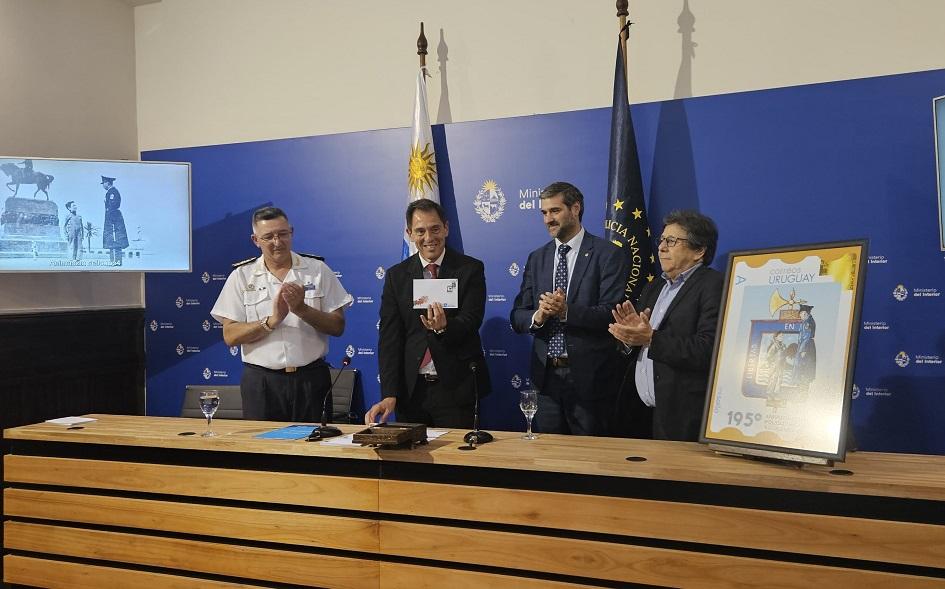 Director de la Policía Nacional, Presidente del Correo Uruguayo junto al Ministro del Interior Director de la Policía Nacional, Presidente del Correo Uruguayo junto al Ministro del Interior
