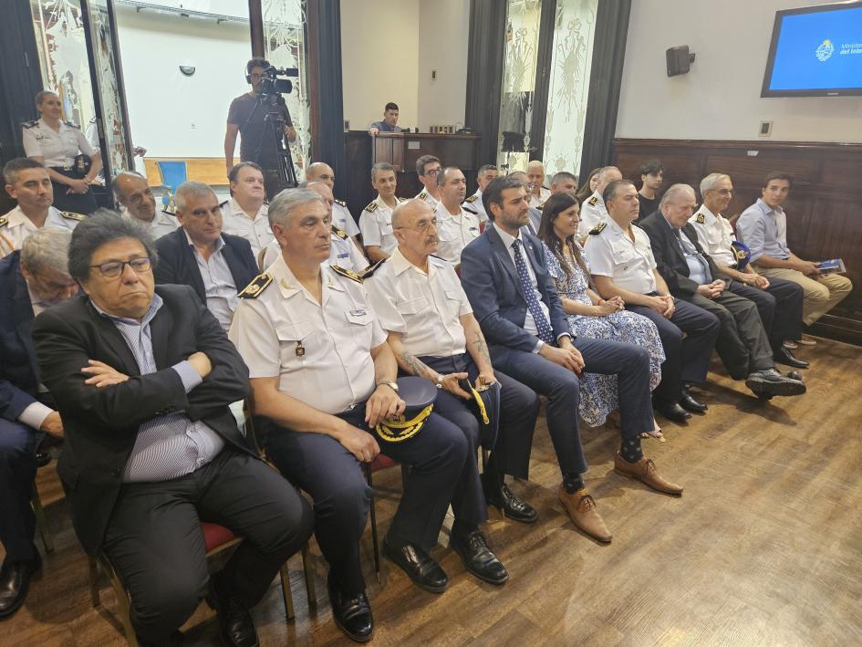 Autoridades presentes Autoridades presentes