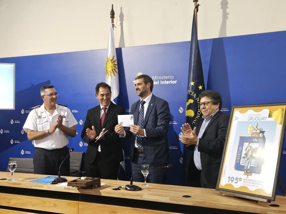 Director de la Policía Nacional, Presidente del Correo Uruguayo junto al Ministro del Interior Director de la Policía Nacional, Presidente del Correo Uruguayo junto al Ministro del Interior