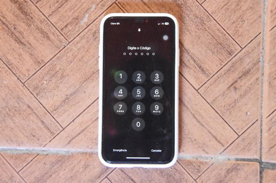 Teléfono celular incautado. Teléfono celular incautado.