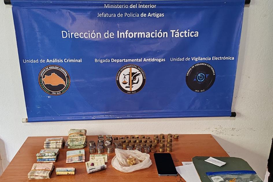 Elementos incautados por la policía. Elementos incautados por la policía.