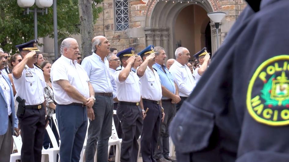 Autoridades presentes en el acto Autoridades presentes en el acto