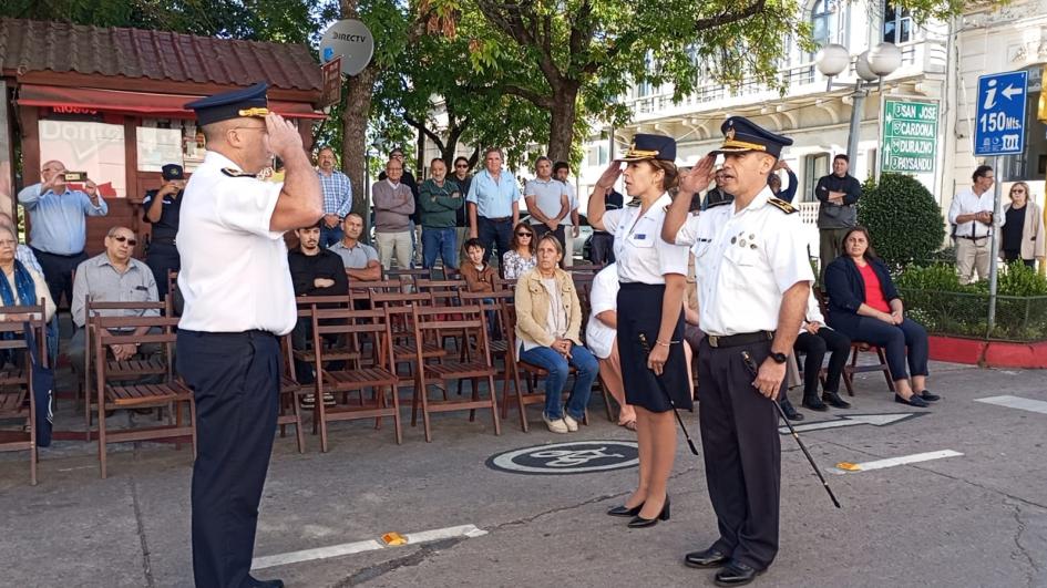 Acto de imposición de autoridades de Jefatura de Policía de Flores Imposición de autoridades en Jefatura de Policía de Flores