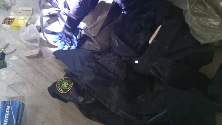 Prendas policiales incautadas. Prendas policiales incautadas.