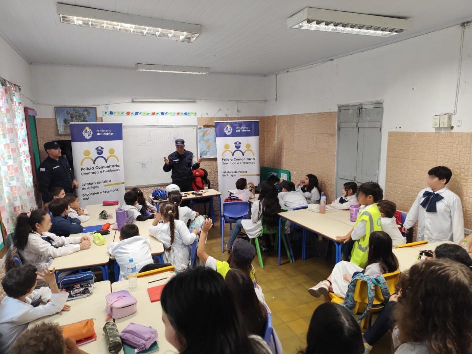 Alumnos en el taller Alumnos en el taller