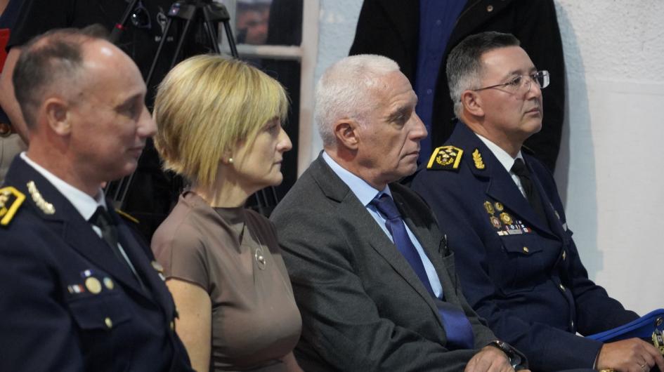 Ministro y Subsecretaria junto al Director de la Policía Nacional y Director de Policía Científica Ministro y Subsecretaria junto al Director de la Policía Nacional y Director de Policía Científica