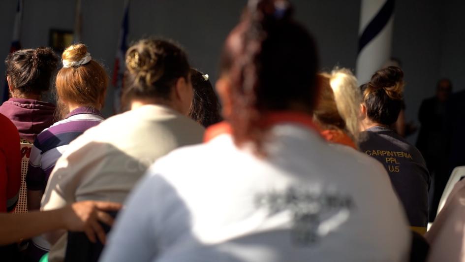 Privadas de libertad mirando el espectáculo. Privadas de libertad mirando el espectáculo.